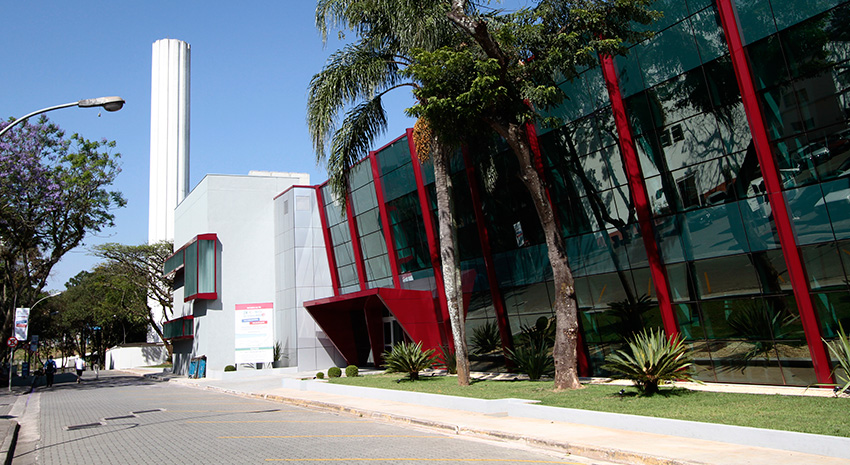 ALTAS TECNOLOGIAS DIGITAIS, SISTEMA PRODUTIVO E PROCESSO EDUCACIONAL
