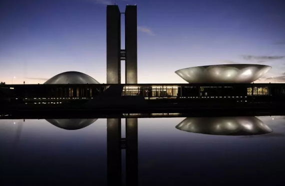 OS DESCAMINHOS DO REPUBLICANISMO BRASILEIRO (Um texto de 2015)